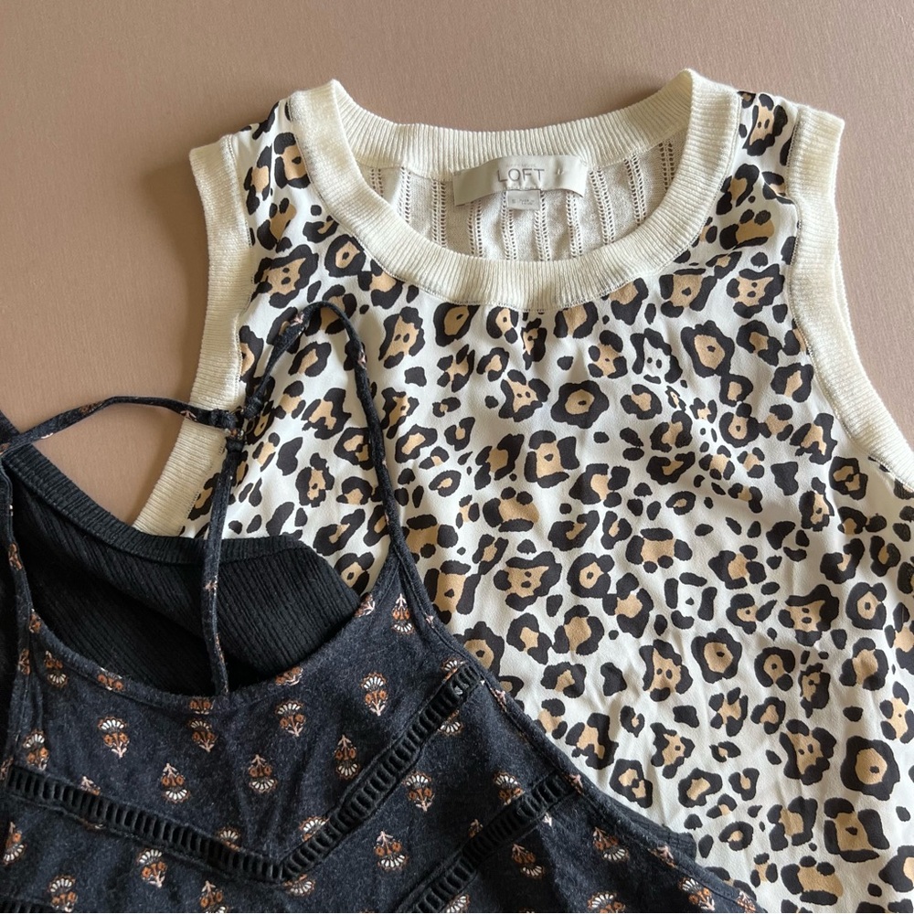 Small Lot of Boho & Animal Print Sleeveless Tops - Picture 4 of 10